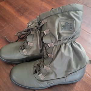 Coach snow boots. Lined. Waterproof.
